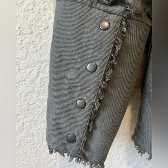 Go By Go Silk | Like New | Fringe | Size X-Small | Button Embellishments - Picture 8 of 9